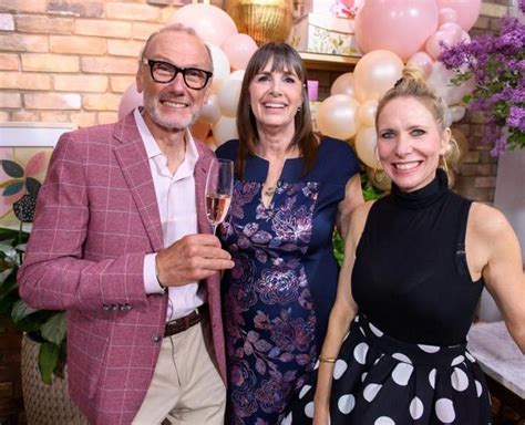 Marilyn Denis signs off with a star.